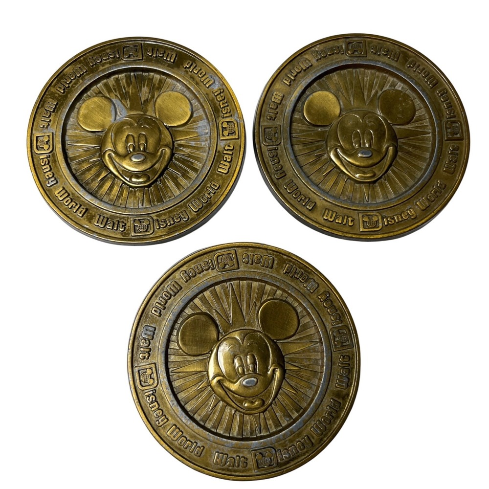 Walt Disney World Mickey Mouse Metal Souvenir Medallion Coin 3 Inch‎